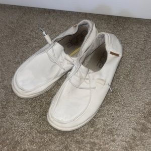 White hey dudes